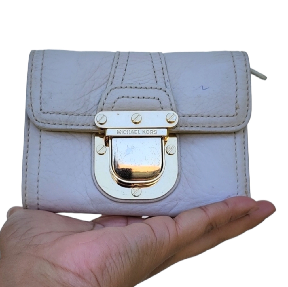 Michael Kors taupe trifold Ivory‎ Wallet